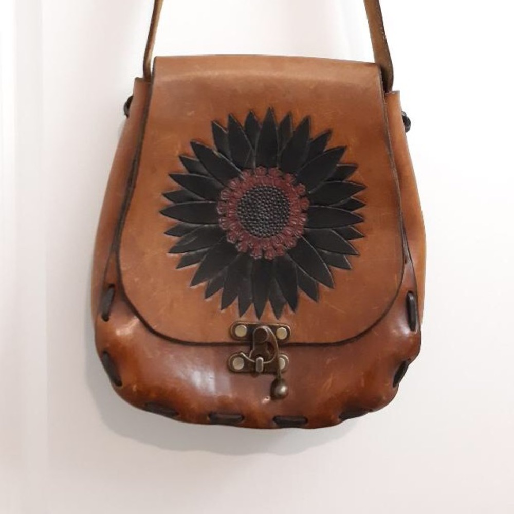 ✨Vintage Leather Flap Purse✨